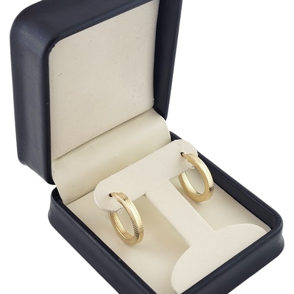 14K Yellow Gold Textured Oval Hoop Earrings #16189 - Picture 6 of 6